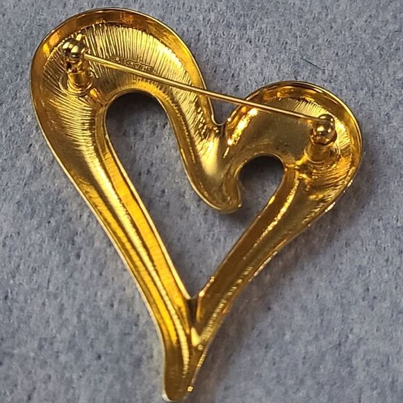 Vintage Signed Monet Gold Tone Abstract Heart Brooch Pin J1-38 - Picture 3 of 4